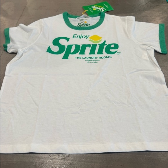 The Laundry Room White and Green Sprite Tee Short Sleeve w/cool green trim💚 - Picture 1 of 10